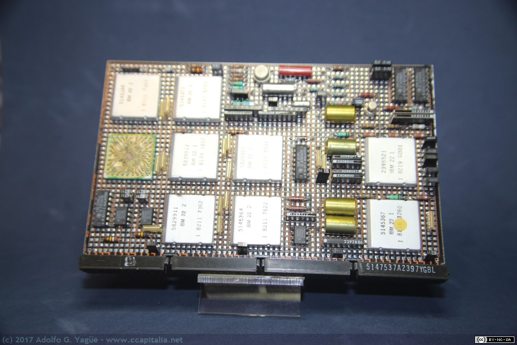 056 - Tarjeta IBM 370 de circuitos integrados LSI (1), 1971