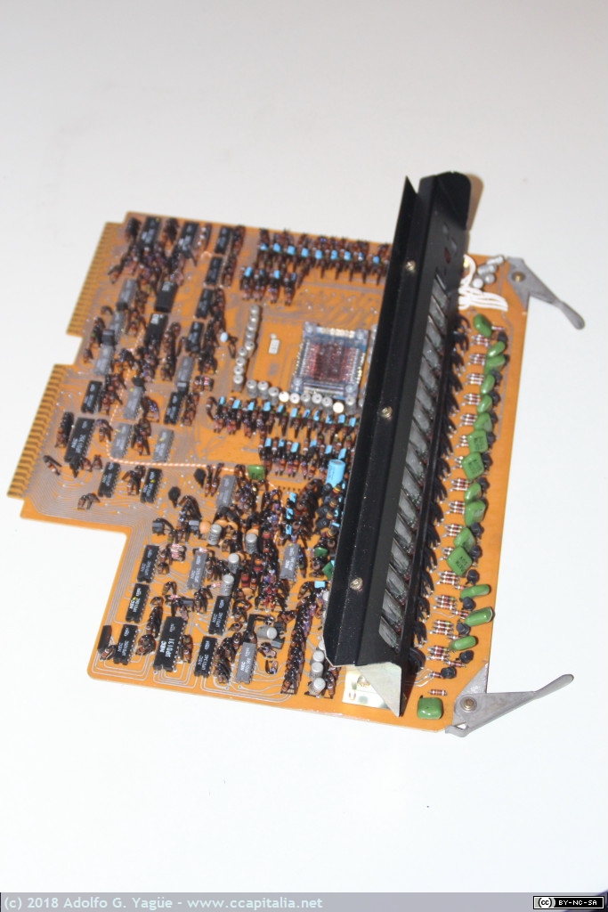 221 - Burroughs C3316. Tecnología SSI y MSI (3), 1969