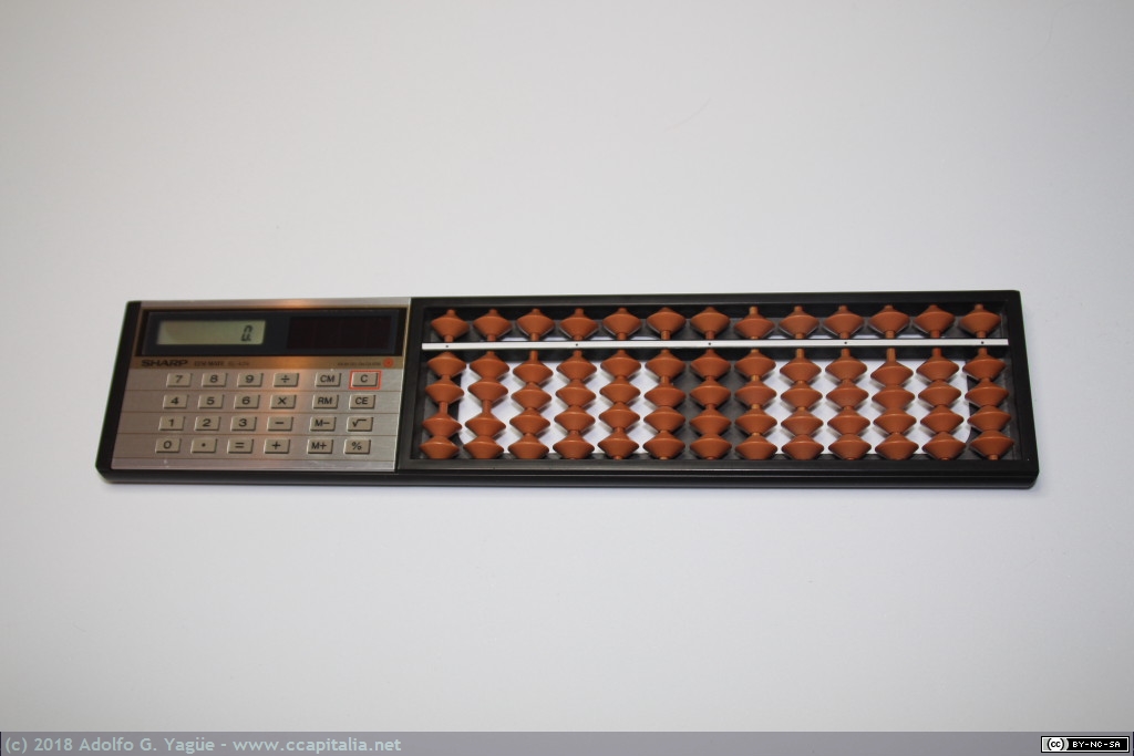 526 - Sharp solar con ábaco Sorobon, 1985
