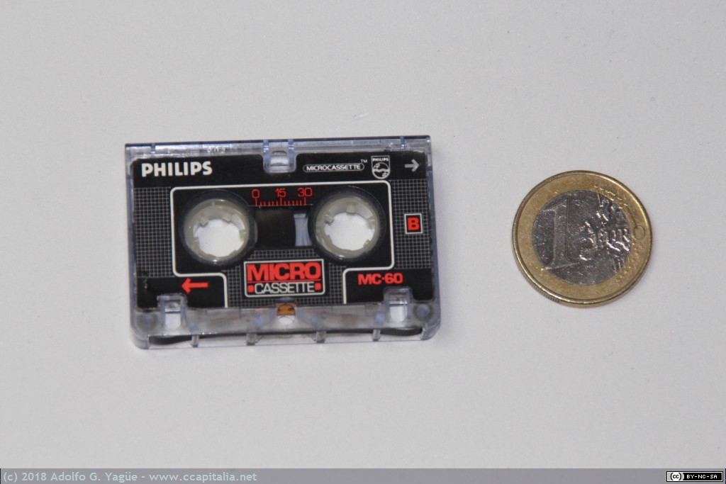 239 - Microcassette Philips (Inventada por Olympus en 1969)