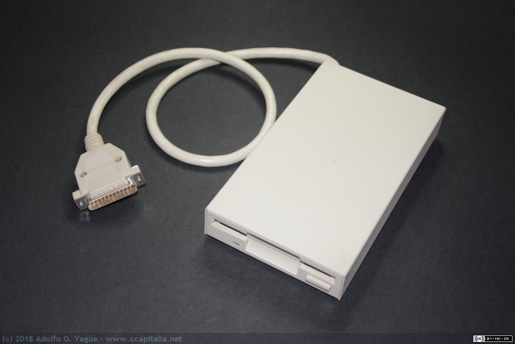 607 - Unidad de discos externa de 3" 1/2 para Commodore Amiga 500, 1988