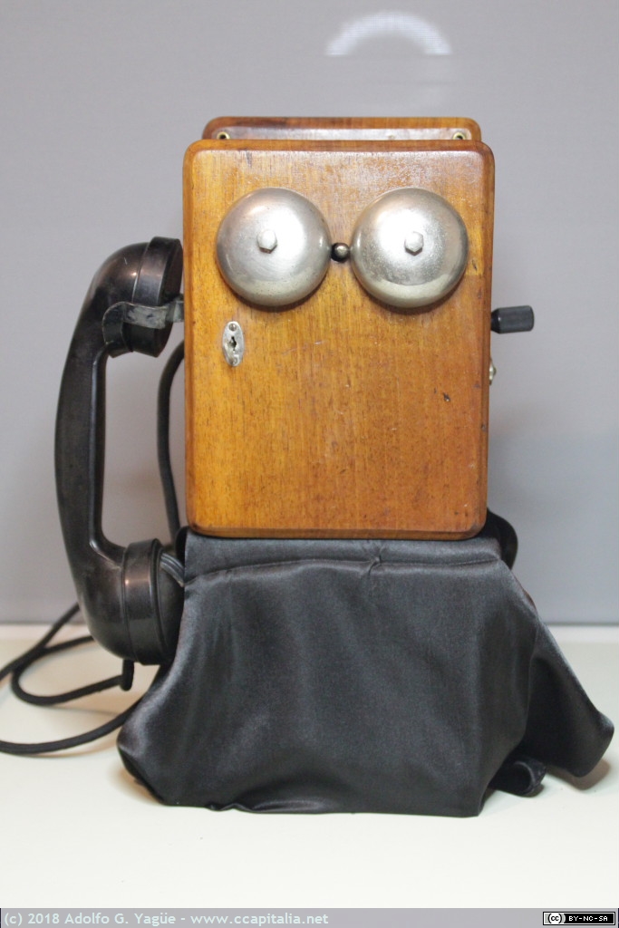 1070 - Teléfono Standard Eléctrica mod. 5504. Batería local y llamada a través de magneto. España (1), 1930