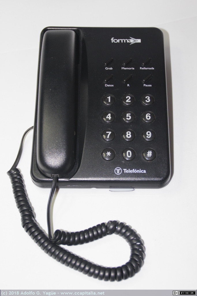 693 - Teléfono Forma de Telefónica. Fabricado por Interisa. España, 1992