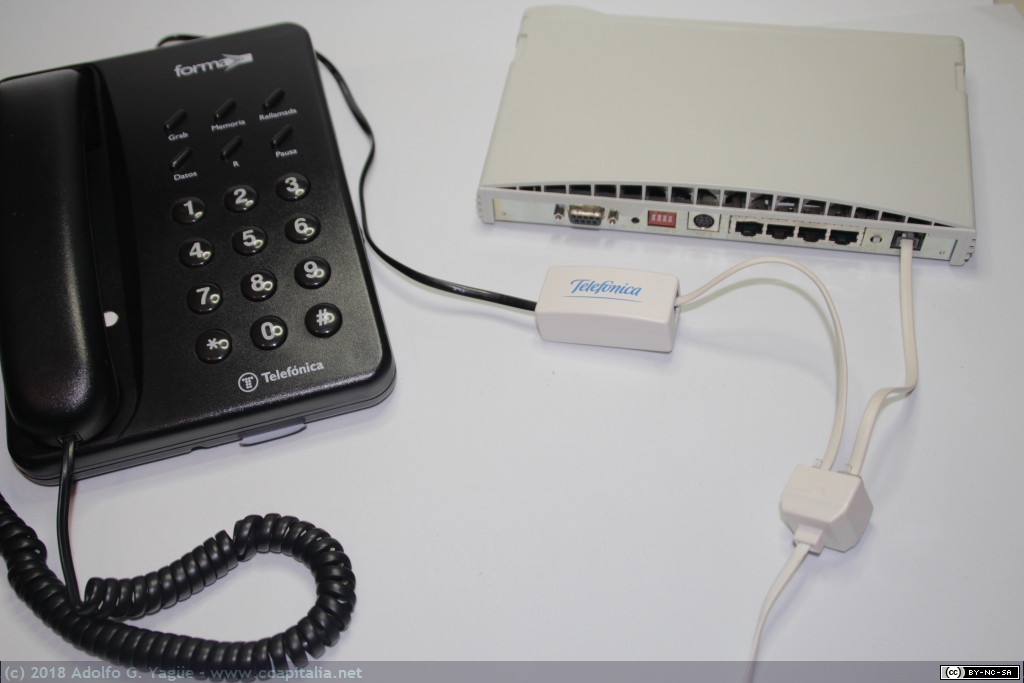 693 y 687 - Teléfono Forma (1992) y Router ADSL 3Com OfficeConnect 812, 1999