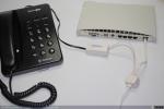 693 y 687 - Teléfono Forma (1992) y Router ADSL 3Com OfficeConnect 812, 1999