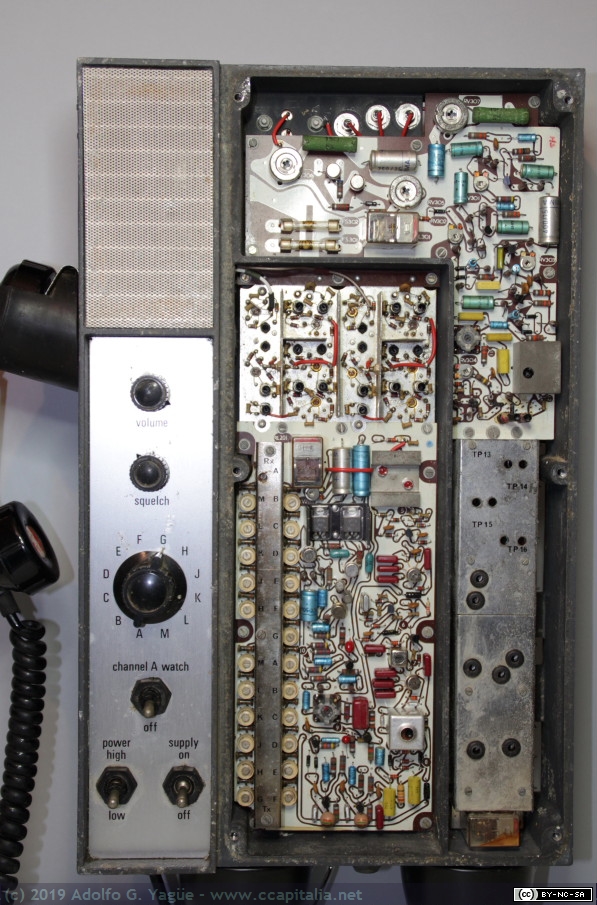1109 - Radioteléfono marítimo VHF (156 a 162MHz) FM de 12 canales. Viking 801A de Dymar Electronics (2), 1973