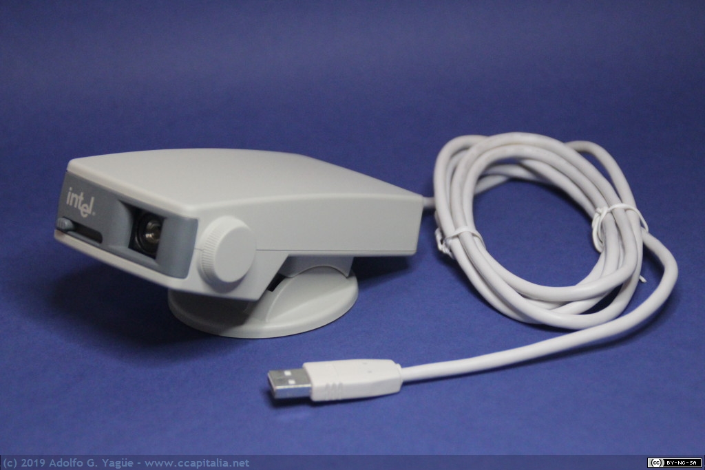 740 - Cámara USB del Intel Video Phone. Videoconferencia IP sobre H.323, 1997