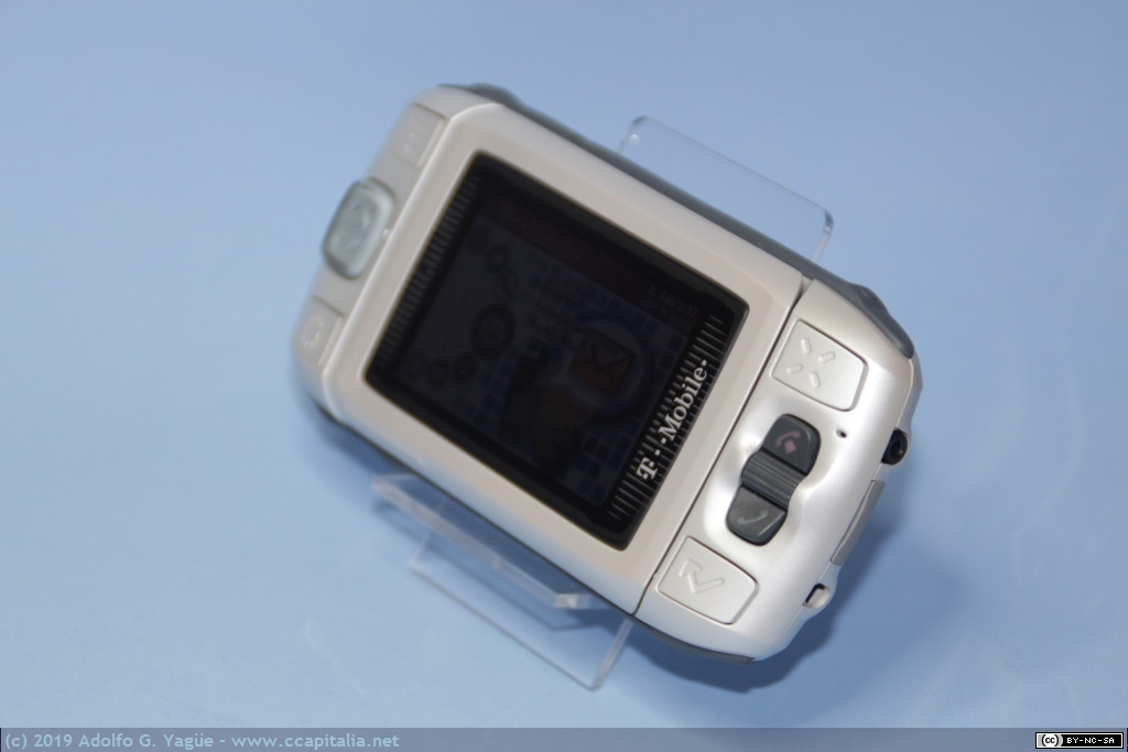 1223 - Danger Hiptop o T-Mobile Sidekick II. OEM Sharp (DangerOS 2.1, precursor de Android) (2), 2005