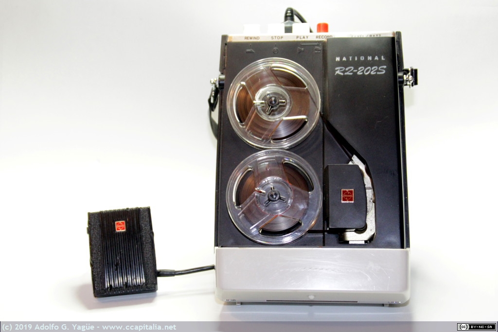 1257 - Magnetófono dictáfono de bobina abierta National R2-202S, 1965