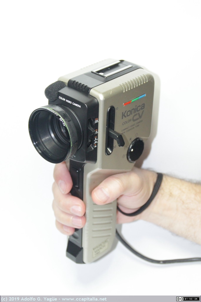 1262 - Videocámara VHS Konica CV-301 con tubo vidicón (1), 1985