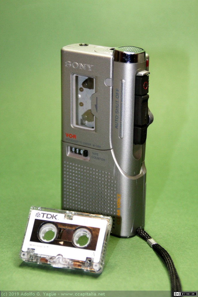 1296 - Grabadora de microcassettes Sony M-530V, 1999