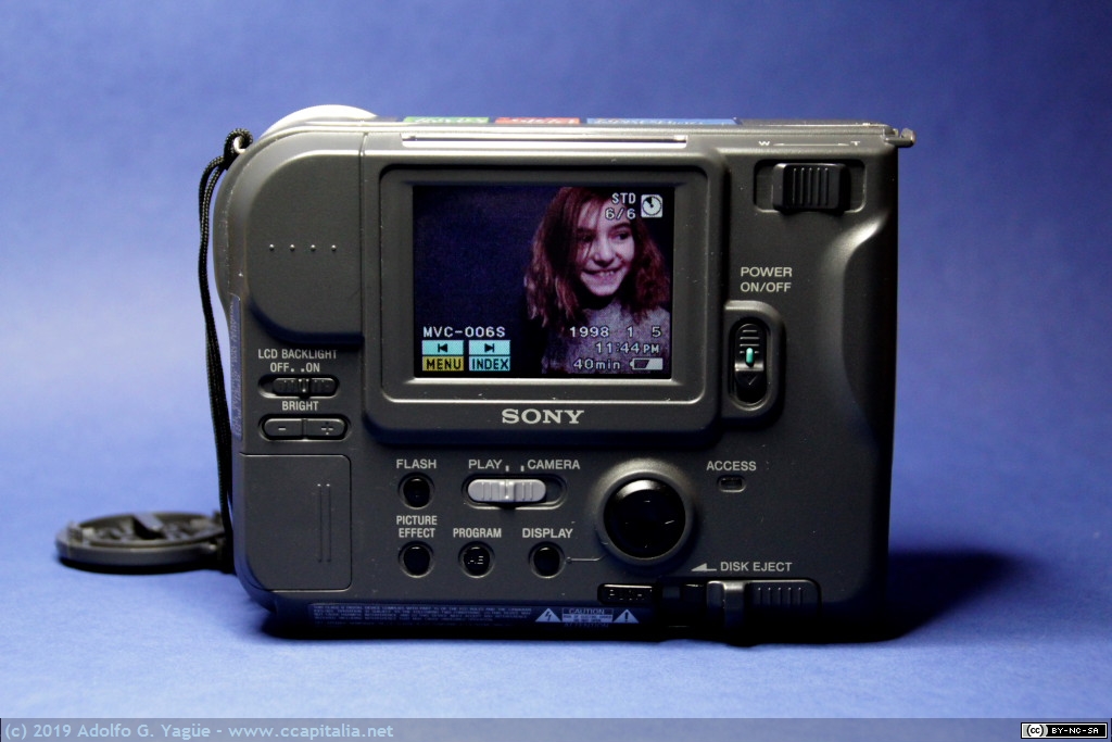 1298 - Sony Mavica FD71 de 0,3Mpx (2), 1998