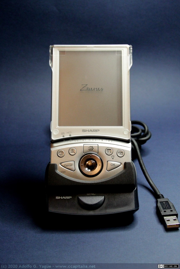 1352 - PDA Sharp Zaurus SL-5500 (CPU Intel StrongARM 1110. Embedix Plus PDA 1.0 y Qtopia Linux) (1), 2002