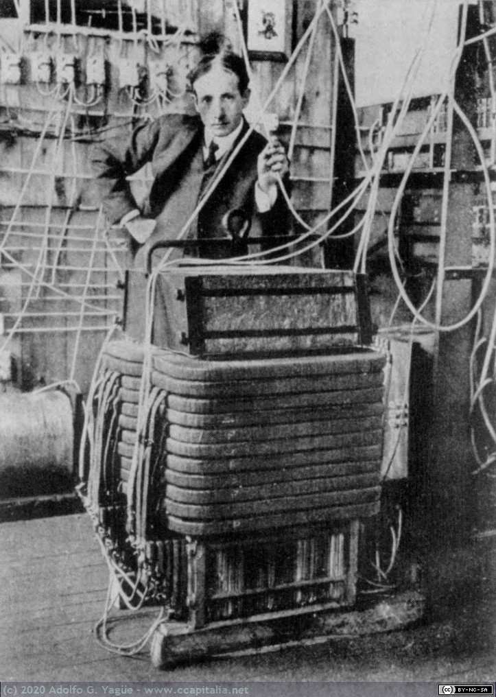 1381 - Arthur T. Cahill junto a un mezclador de tonos (circa 1906). Magic Music from The Telharmonium (3), 1995