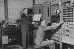 1387 - RCA Electronic Music Synthesizer. Harry Olson y Herbert Belar (3), 1955