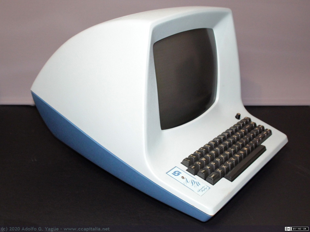 238 - Lear Siegler ADM-3A. Terminal TTY Serie RS-232-C, 1976