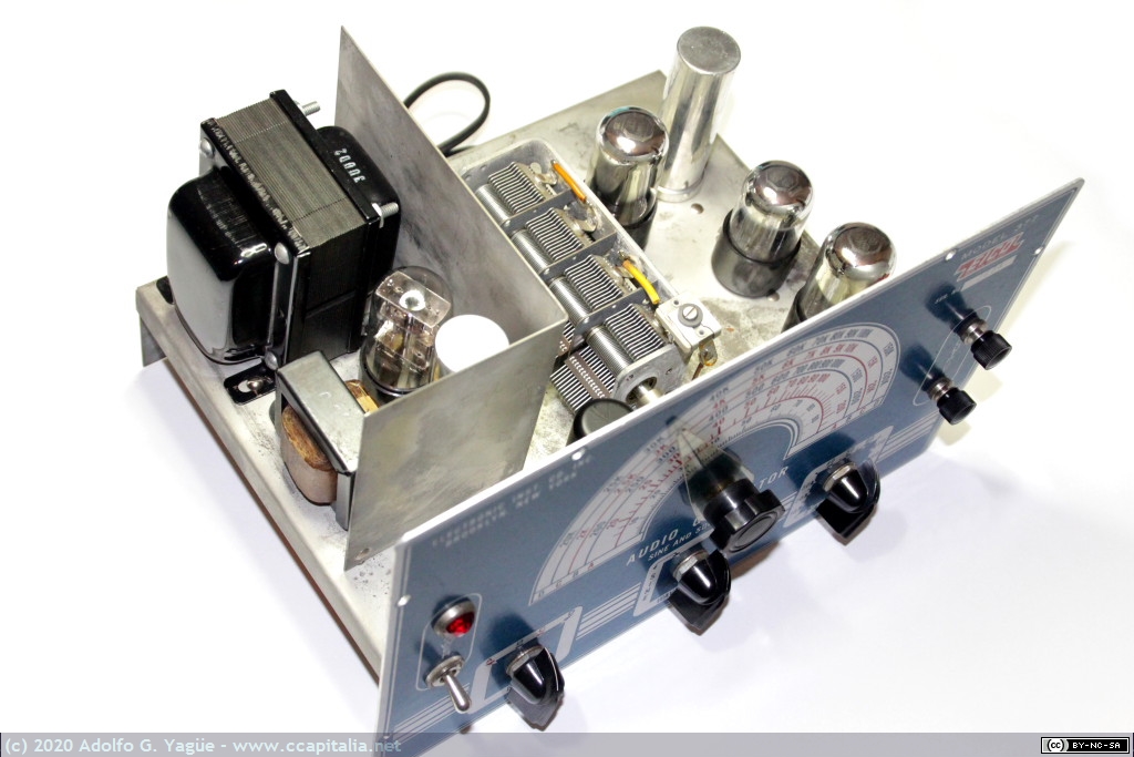 1443 - EICO Modelo 377. Generador de audio (oscilador de señal senoidal y cuadrada) (2), 1955