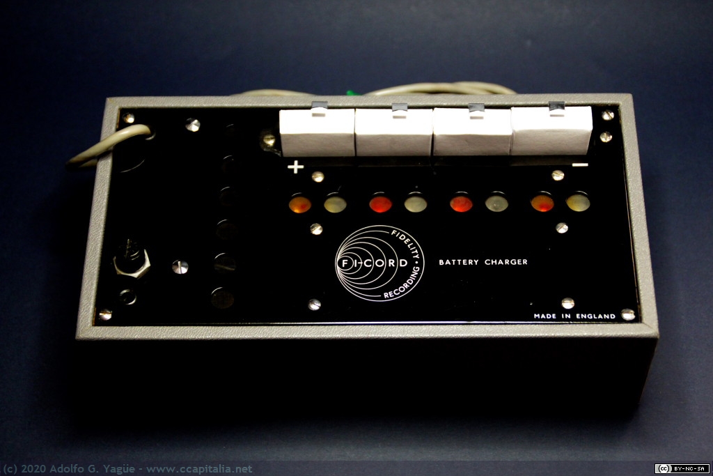 1431 - Cargador de 4 baterías de ácido-plomo de 2 voltios para la grabadora Ficord Modelo 1A (3), 1959