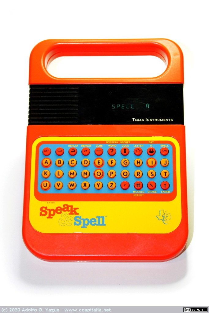 1448 - Speak & Spell de Texas Instruments. Juguete didactico de sintesis de voz con el chip TMC0280, 1978