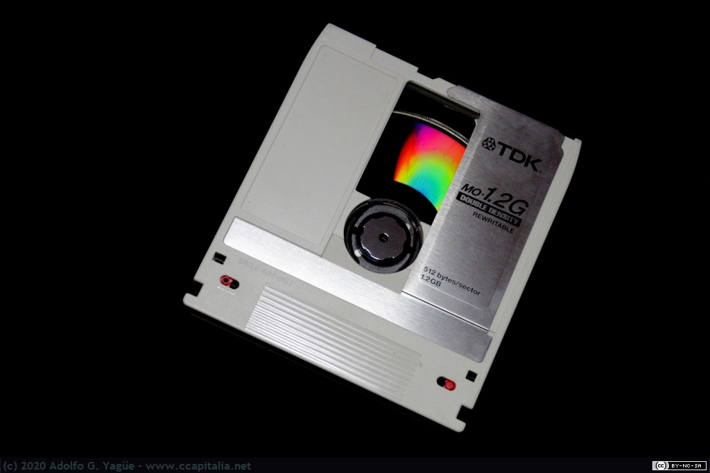 243 - Disco TDK Magneto-óptico de 5'' 1/4 reescribible de 1,2G, 1988