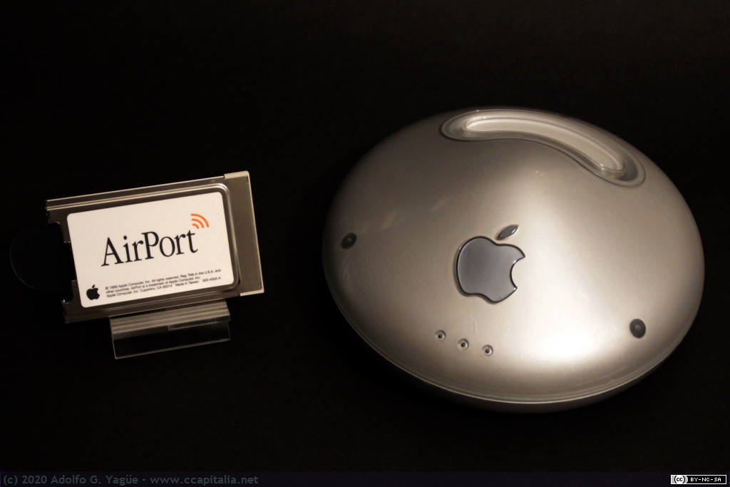 1456 - Apple AirPort Base Station (Graphite) 802.11b, Ethernet y modem V.90 y (1457) PC Card AirPort (1), 1999