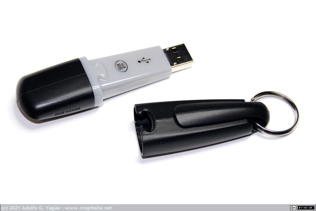 719 - DiskOnKey. Memoria USB de 64MB de IBM y M-Systems, 2000