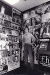 1538 - Joe Hayden en el videoclub Video Max Store (EE.UU.) (2), 1985
