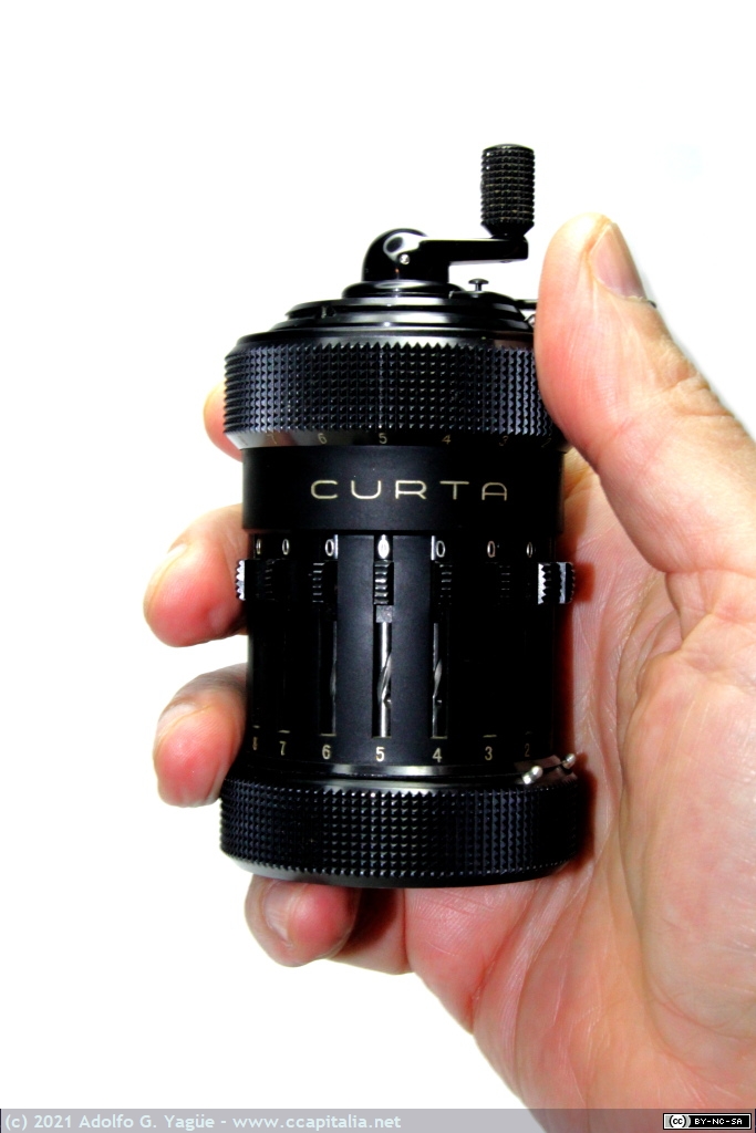1545 - Curta, Modelo 1. Suma, resta, multiplicación y división. Unidad fabricada en 1954 (2), 1948