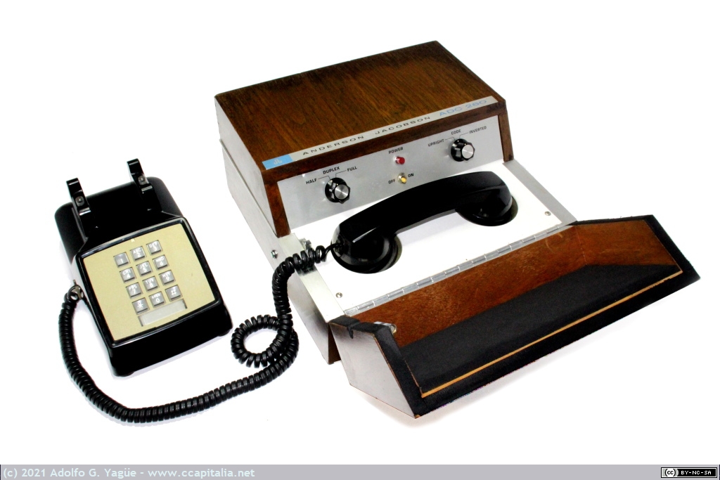 1552 - Acoplador acústico Anderson Jacobson ADC 260 compatible Bell 103 (300 bps) (3), 1968