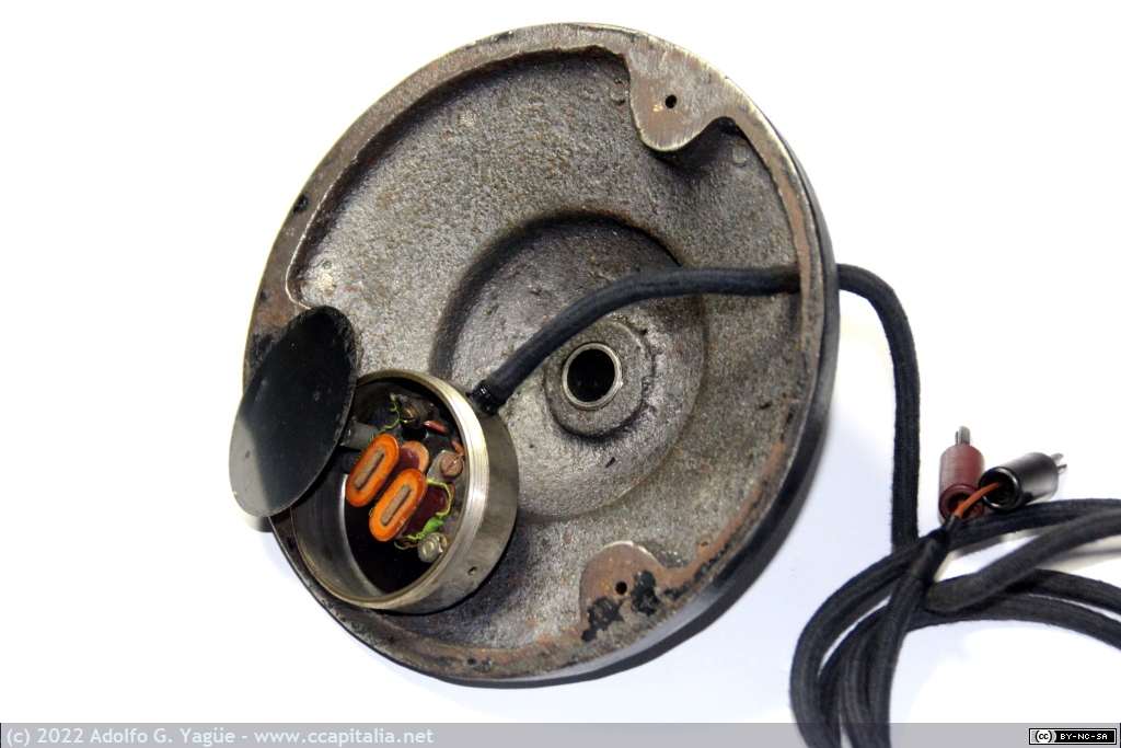 1636 - Atwater Kent F. Detalle de electroimánes, imán permanente y lengüeta metálica de la unidad reproducción (2), 1924