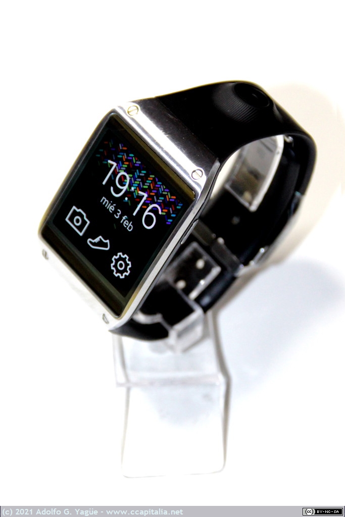 1209 - Samsung Galaxy Gear. Incluye cámara de 1,9Mpx, 2013