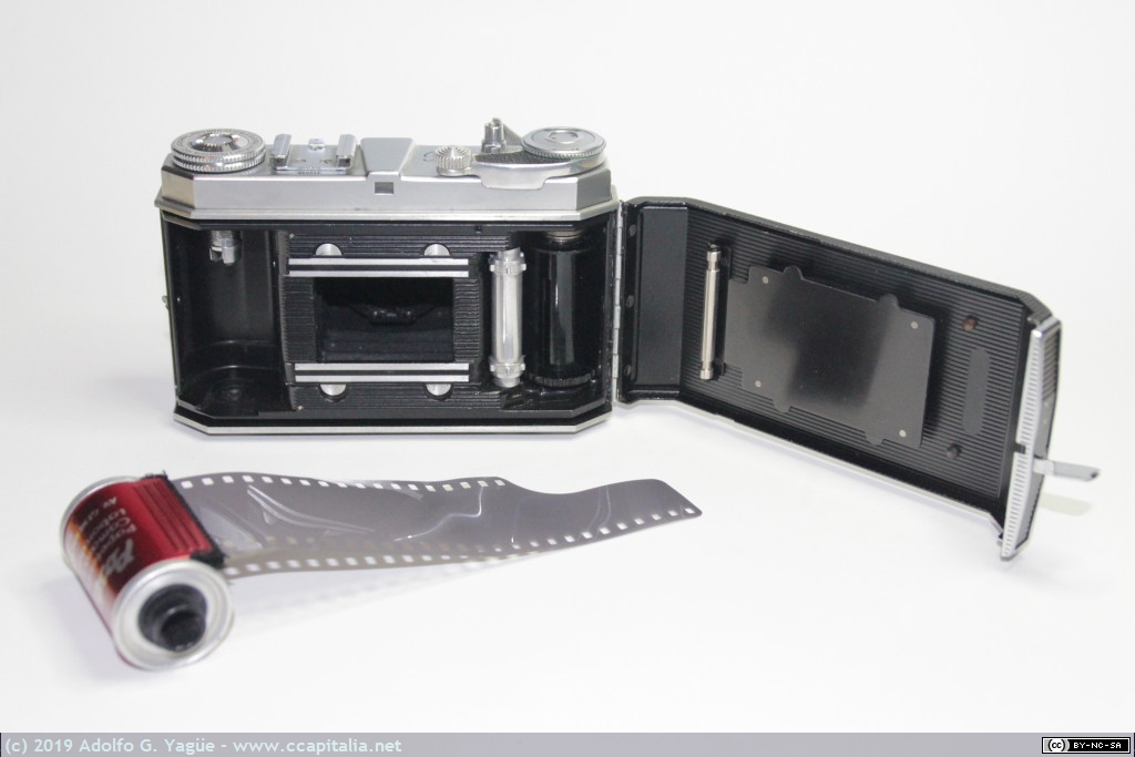 1289 - Kodak Retina 1a y película de blanco y negro de 35mm  (2), 1951