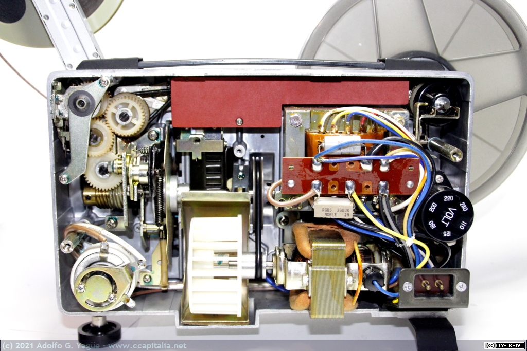 1225 - Sankyo Dualux 1000. Detalle de mécanica para avance de bobinas (3), 1969