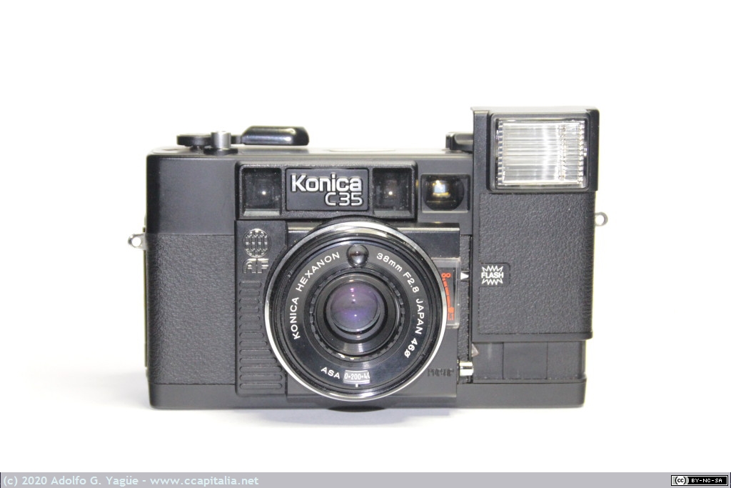 786 - Konica  C35 AF. Primera cámara con autofocus, 1977