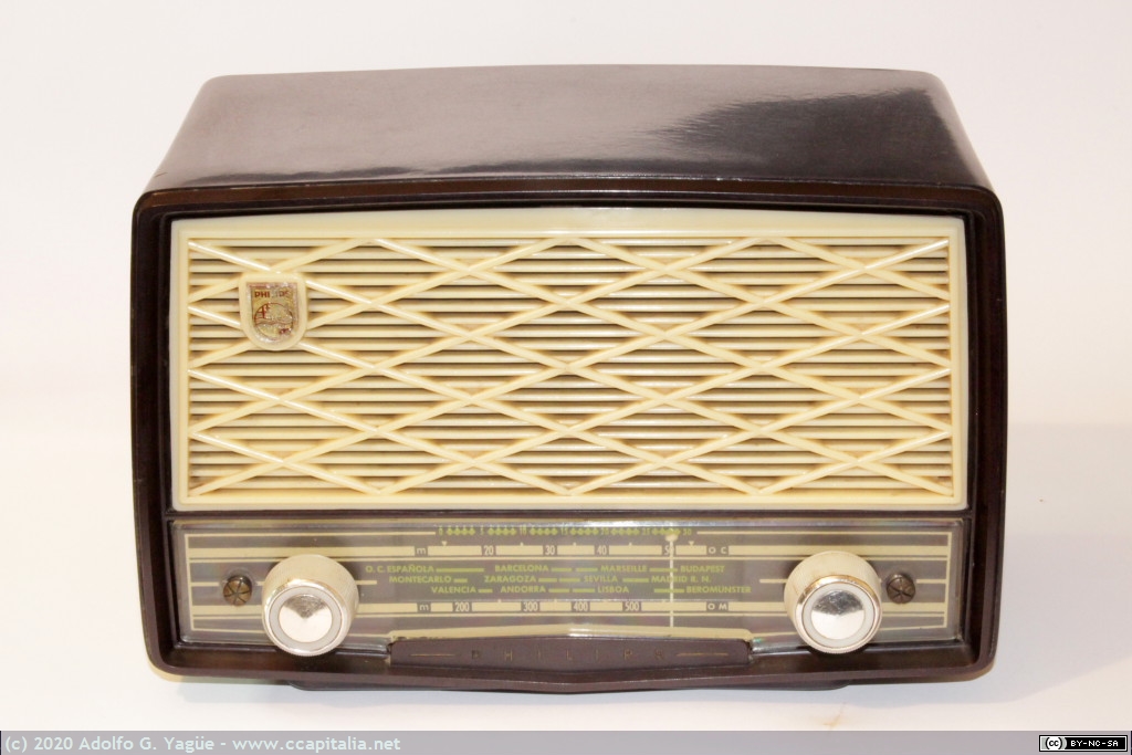 1319 - Radio de onda corta (OC) y onda media (OM) Philips B2E 72-U (1), 1957