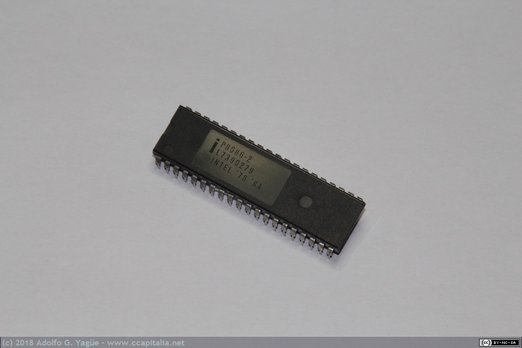 064 - Microprocesador Intel 8086. 16bits y reloj de 5 a 10MHz, 1978