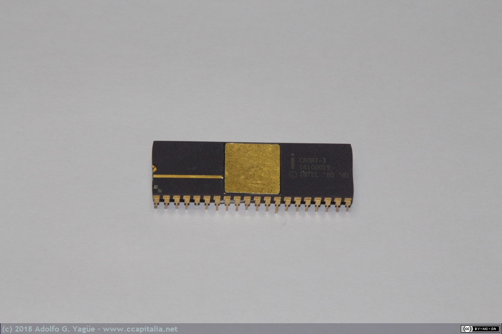 066 - Coprocesador matemático Intel 8087, 1980
