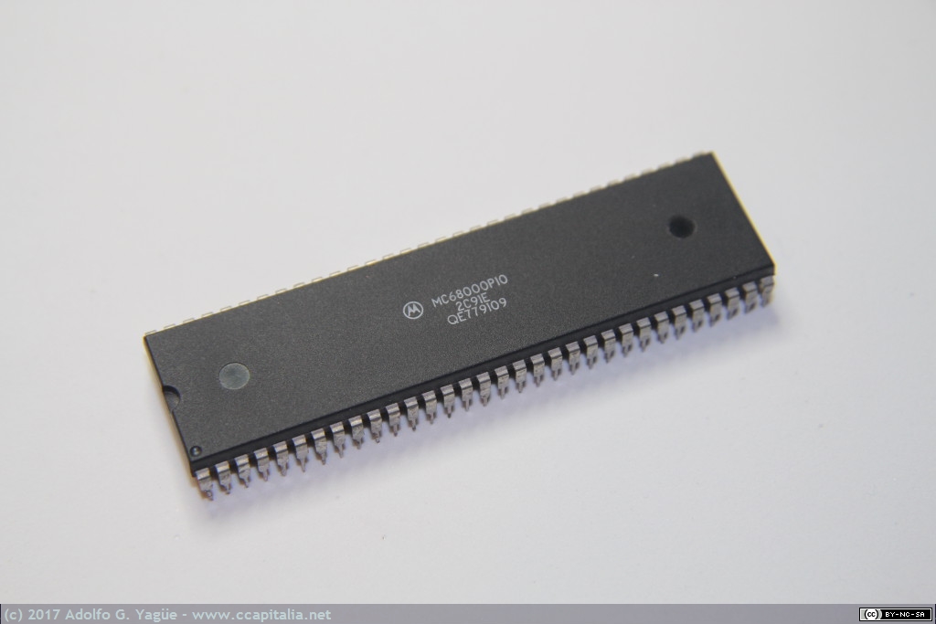 022 - Microprocesador Motorola 68000. 16/32bits, 1980