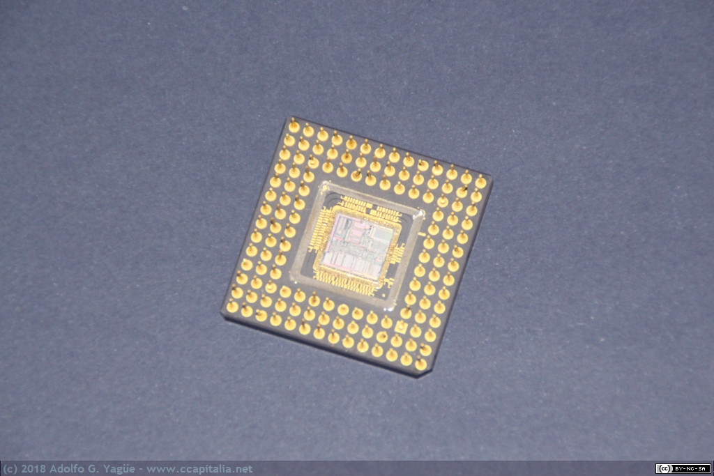 263 - Intel 80386 (abierto), 1985