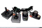 1611 - Videoconsola Atari 2600. Controladores Joystick CX-40 y Paddle CX-60 (2), 1977