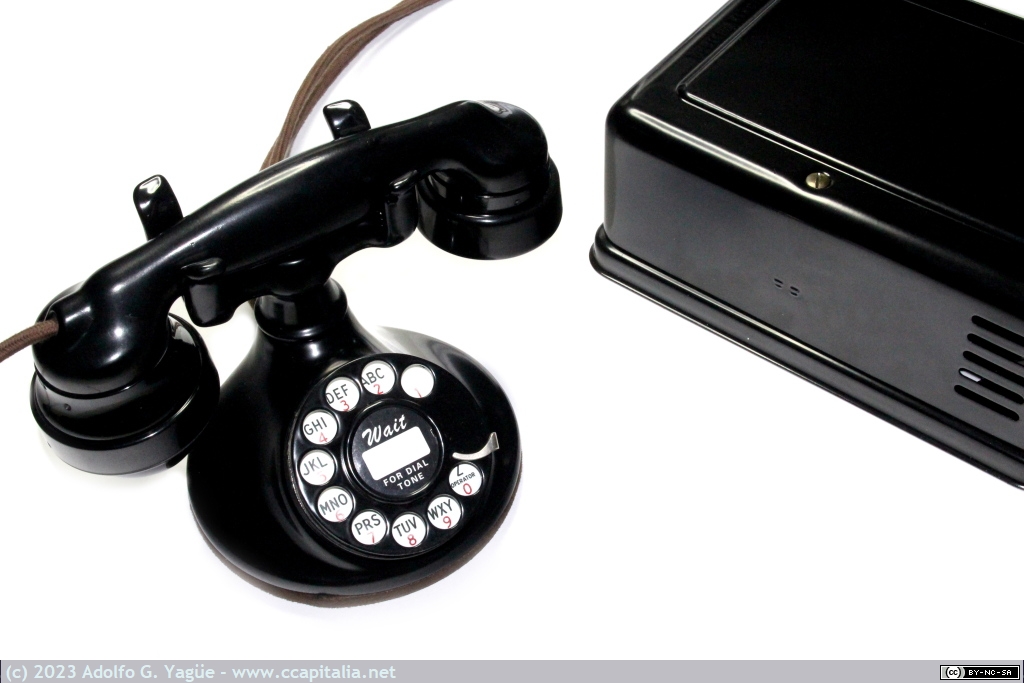 1658 - Teléfono Western Electric 102 B1 y caja externa de sonería (1). EE.UU., 1928