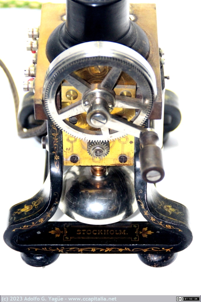 1767 - Teléfono L.M. Ericsson AC-110 (Suecia). Detalle de magneto (2), 1885