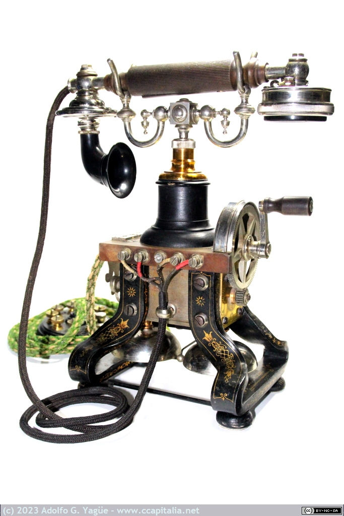 1767 - Teléfono L.M. Ericsson AC-110 (Suecia). También conocido como Effiel Tower y Skelton (1), 1885