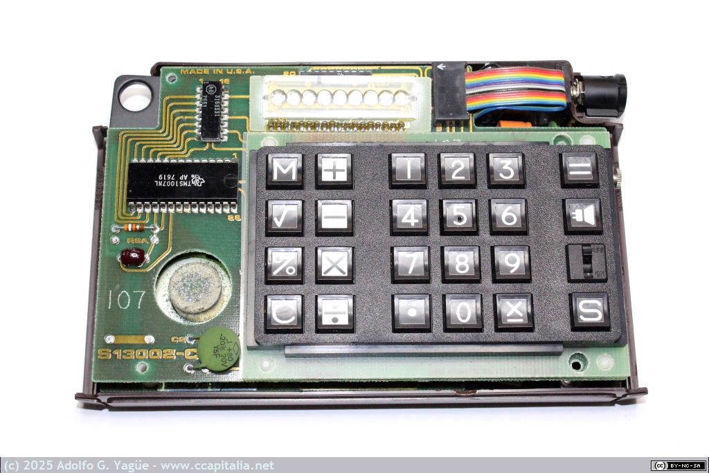 1970 - SPEECH+. Teclado, display y microcontrolador TMS1007 4bits programado como calculadora de Texas Instruments (2), 1975