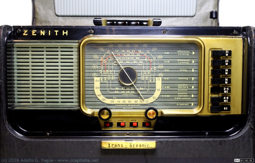 1690 - Zenith Trans-Oceanic H500. Controles, dial y selector de bandas (3), 1951