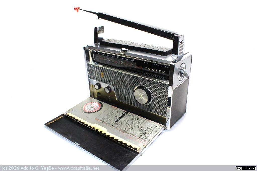 1693 - Zenith Trans-Oceanic Royal 1000. Raceptor multibanda OM (530-1605KHz) y 7 bandas OC (2-22MHz) (2), 1958
