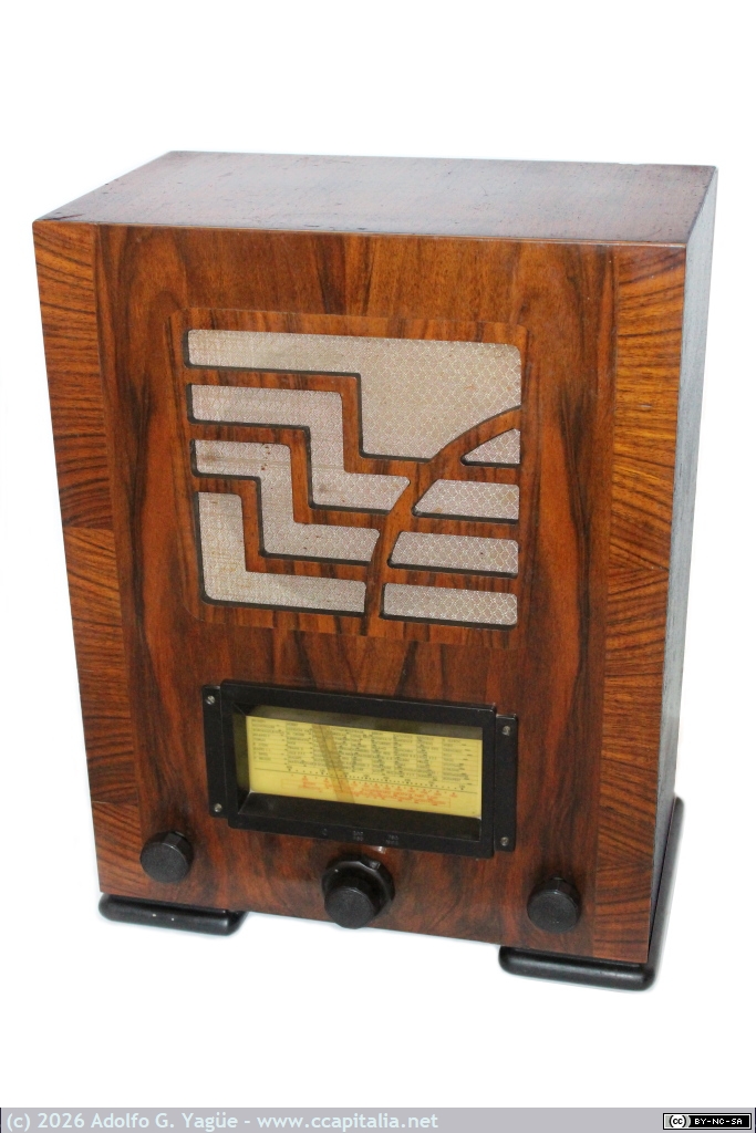 1686 - Radio Castilla mod. Super 36A. Receptor superheterodino OM (200-550m) y OL (700-1900m) (1), 1935