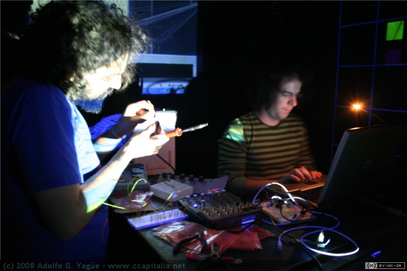 David Cuartielles y Enrique Tomás - Interactivos - 22.04.06 (1)
