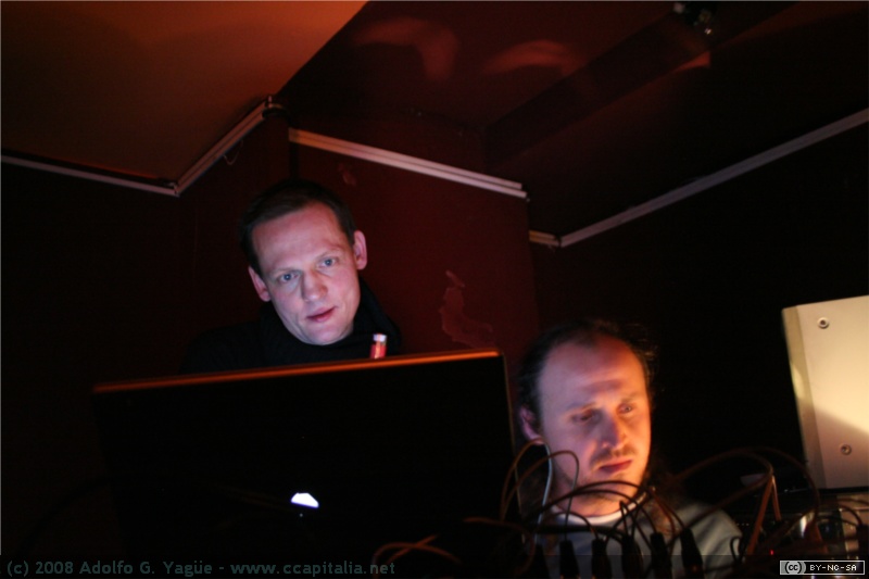 Carlsten Nicolai y C Jitter - Fiesta Raster-Noton - 25.01.07 (4)