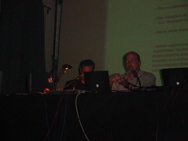 Presentación y ponencia Kim Cascone - Tendencias Post-Digitales - 13.10.02 (2)